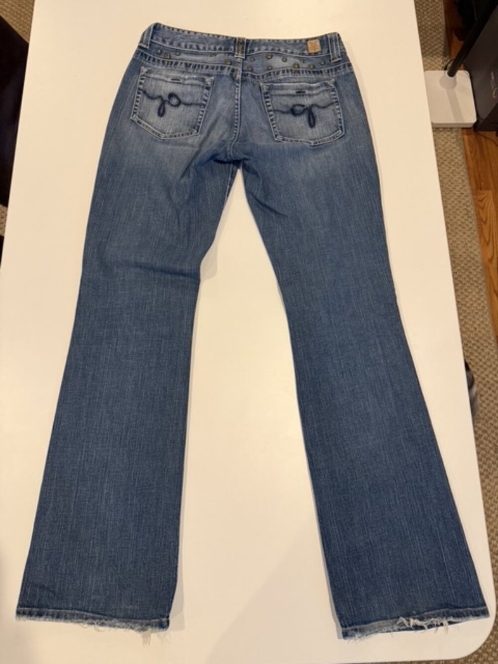 Guess brand jeans with western style rivet detailing - Picture 3 of 12